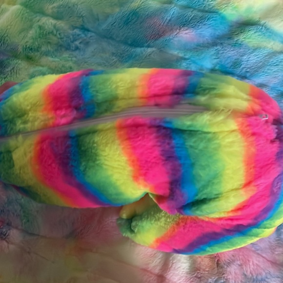 Aspyn Grove Rainbow Highlighter Neck Soother Pillow - Picture 5 of 7